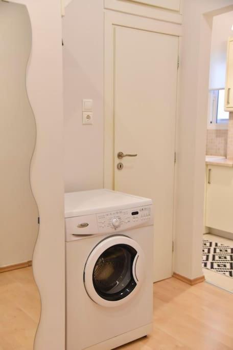 Tiny Treasure Apartment Атина Екстериор снимка
