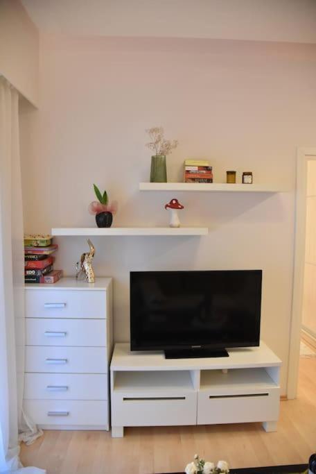 Tiny Treasure Apartment Атина Екстериор снимка